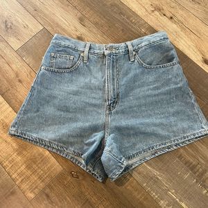 Levis high waisted mon shorts size 28
